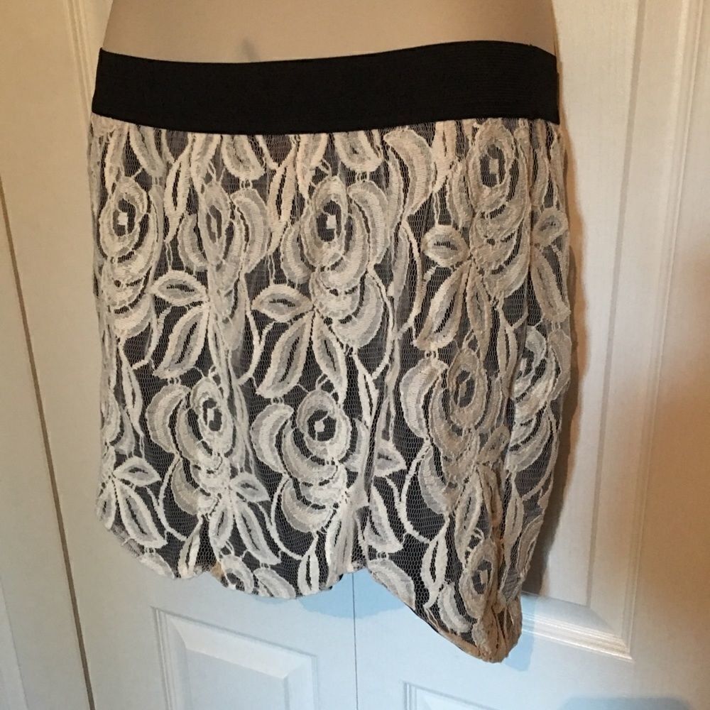 Style Saint lace mini skirt‎